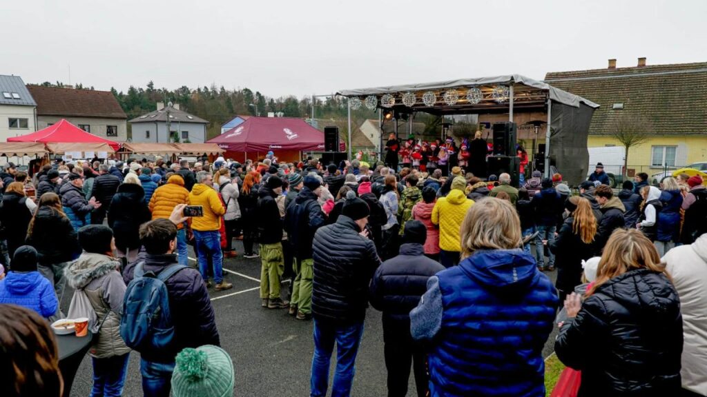 Weihnachtsmarkt in Tlučná